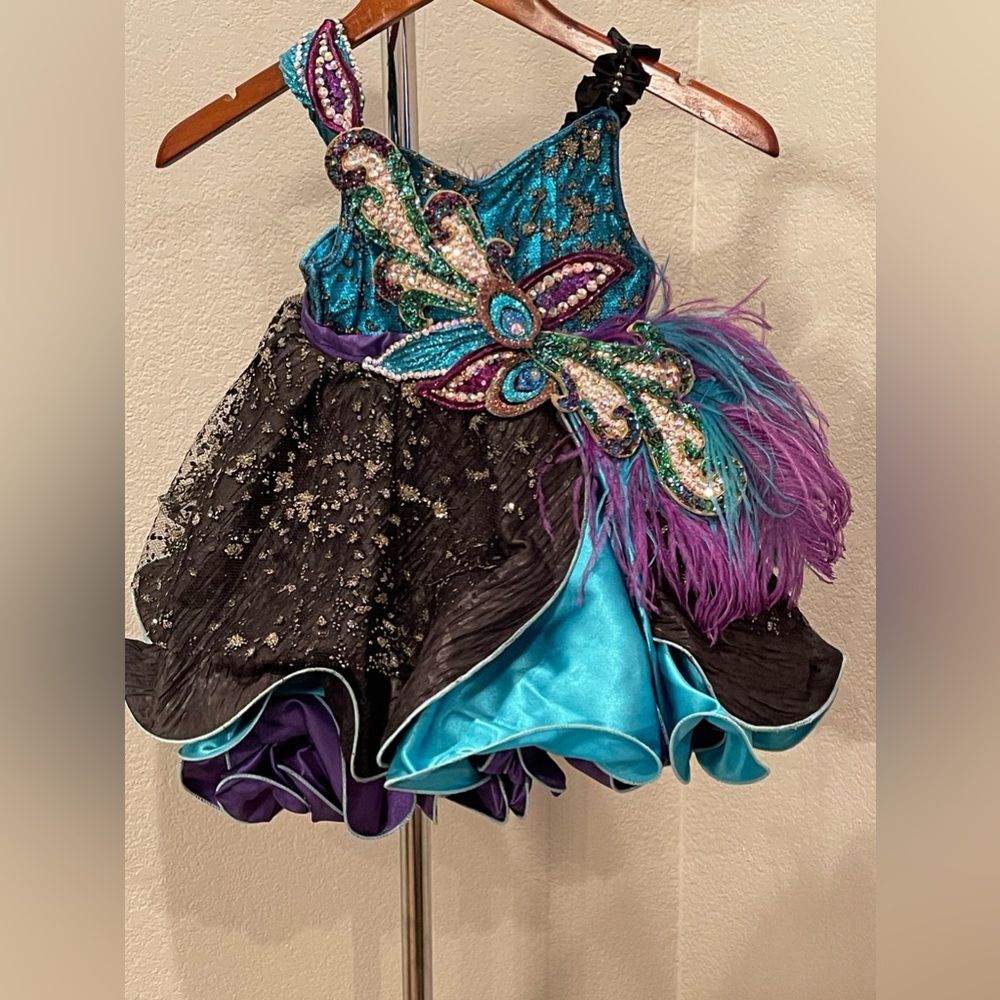 Adorable Heidi Marshal Pageant dress 3/4 years old.